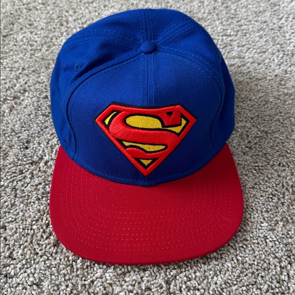 Superman Snapback With Cape - Picture 10 of 11